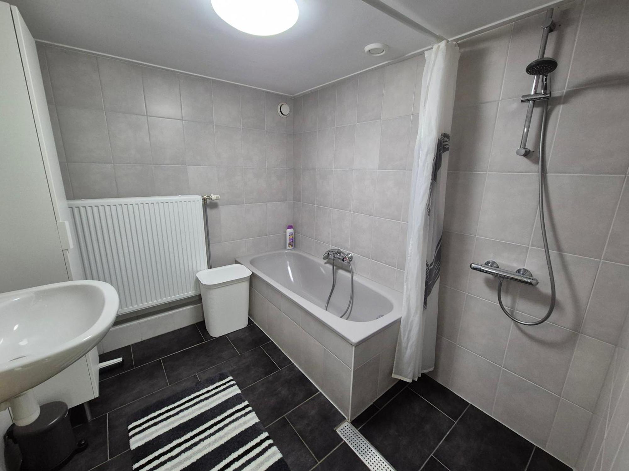 Vrijstaande Ruime Familiewoning Landelijk Gelegen Villa Lewedorp Bagian luar foto